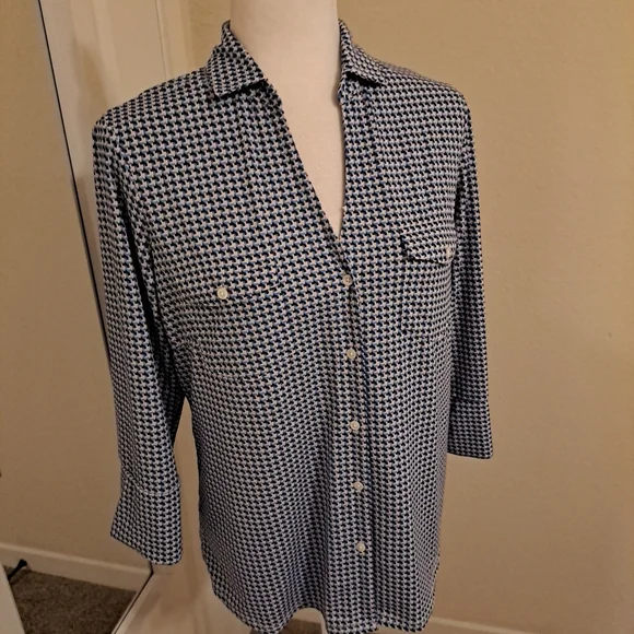 J. McLaughlin Brynn Top Sz M EUC Button-Front Pkts 3/4 Sleeve - Picture 2 of 9